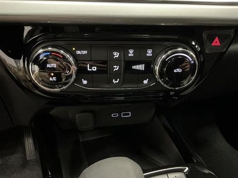 New 2026 Chevrolet Trax LT w/ Sunroof Package FWD image 15