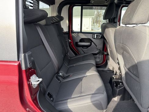Used 2021 Jeep Gladiator Willys image 23