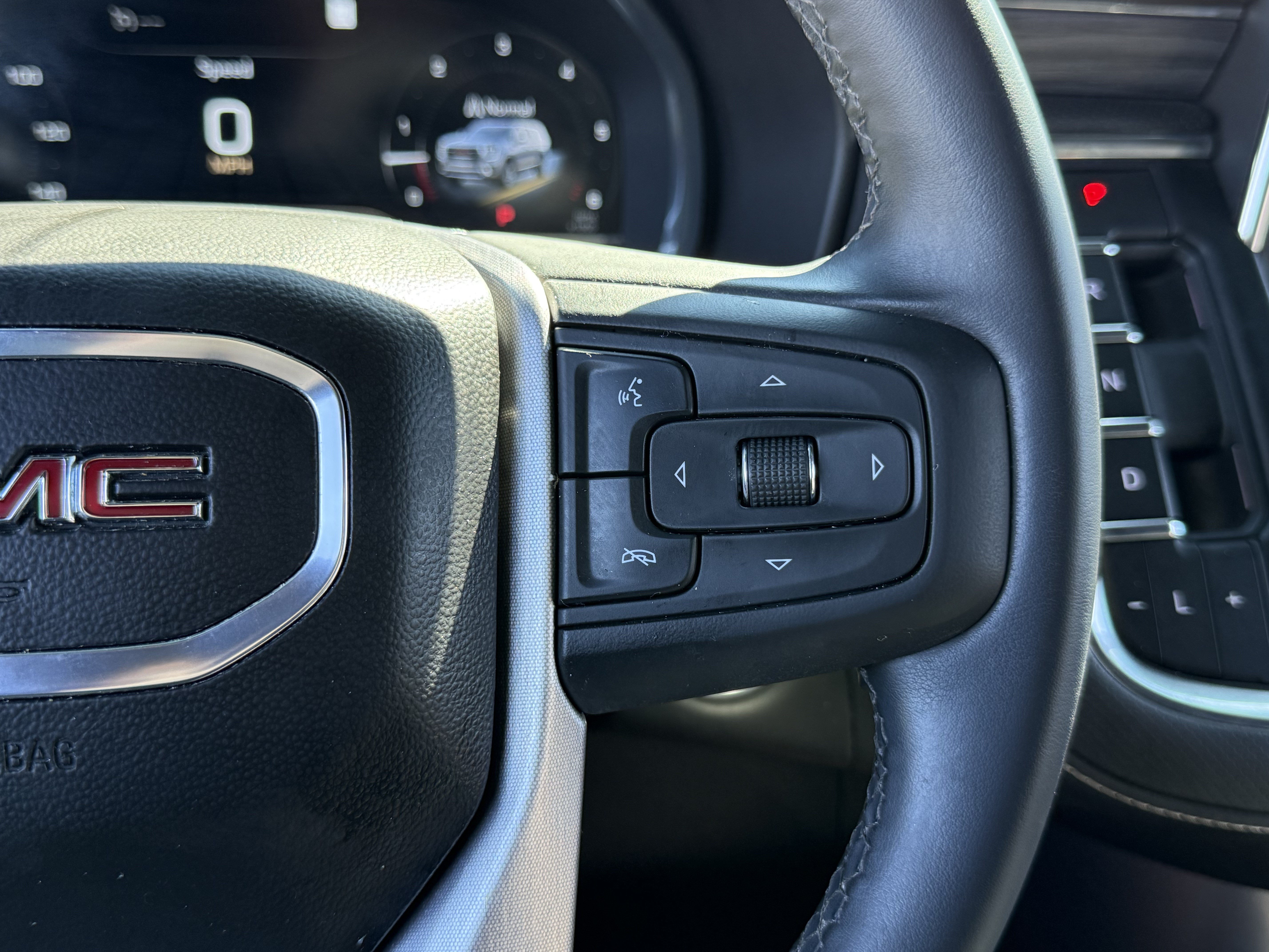 Used 2023 GMC Yukon SLT RWD image 19
