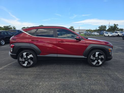 Used 2024 Hyundai Kona Limited FWD image 3