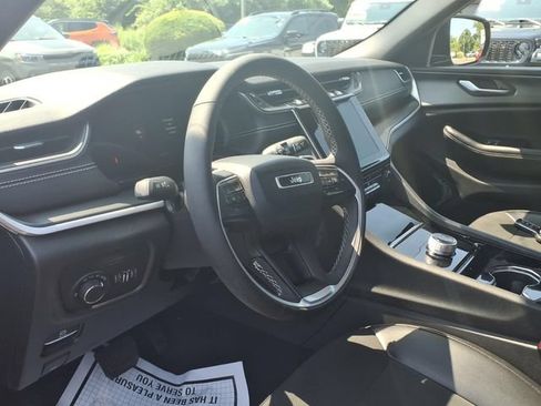 Certified 2023 Jeep Grand Cherokee Altitude AWD/4WD image 19