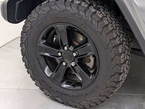 Used 2021 Jeep Wrangler Unlimited Sahara AWD/4WD image 4