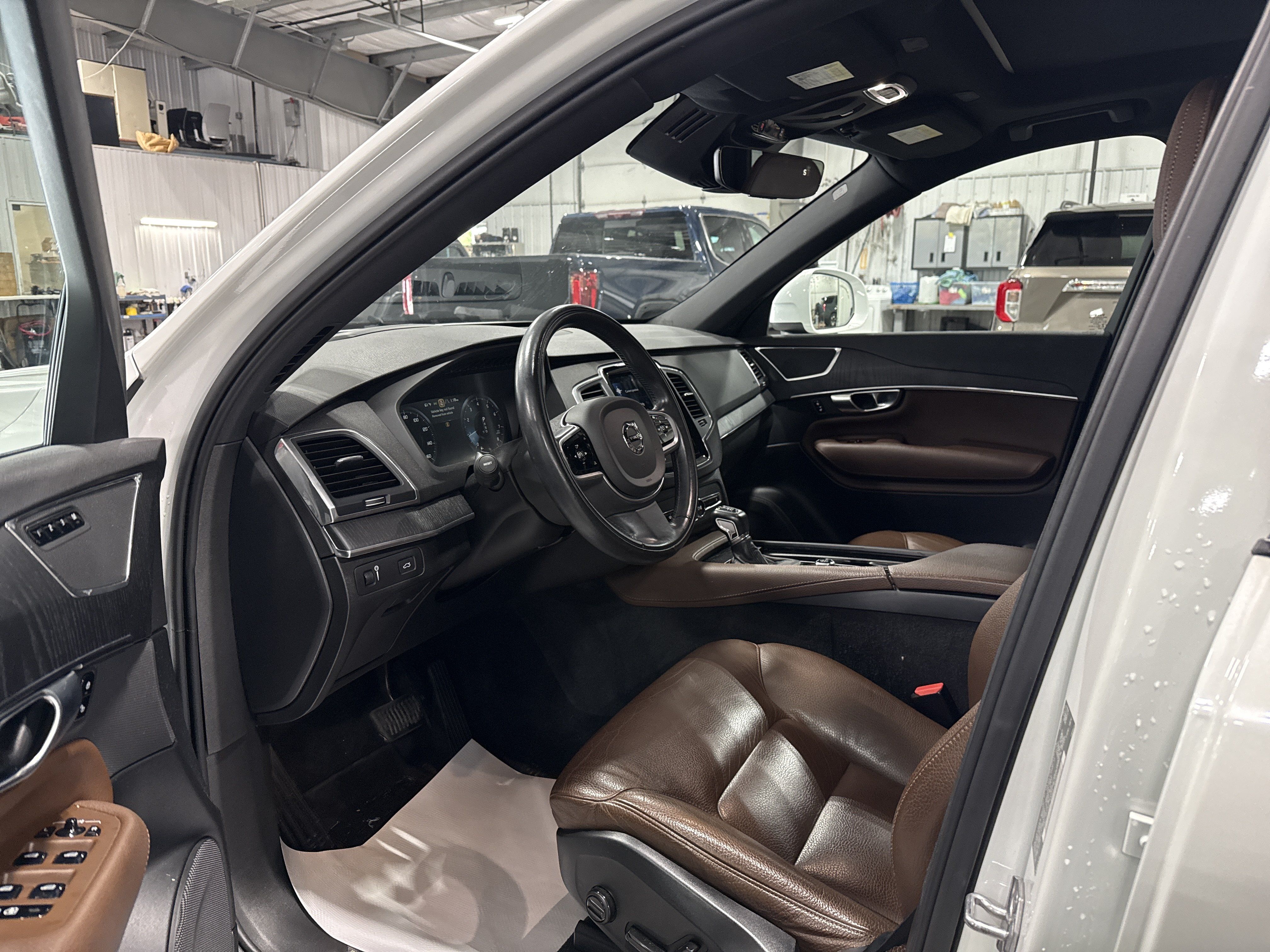 Used 2020 Volvo XC90 T6 Momentum AWD/4WD image 7