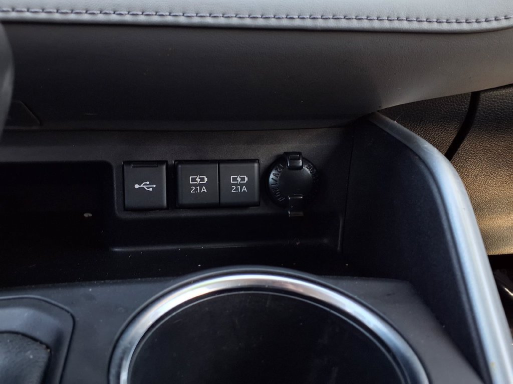 Certified 2021 Toyota Highlander XLE AWD/4WD image 13