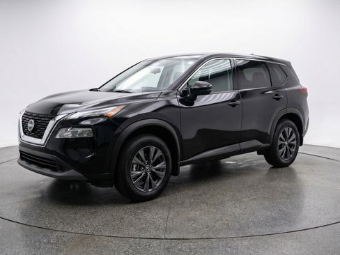 Used 2025 Nissan Rogue SV image 3