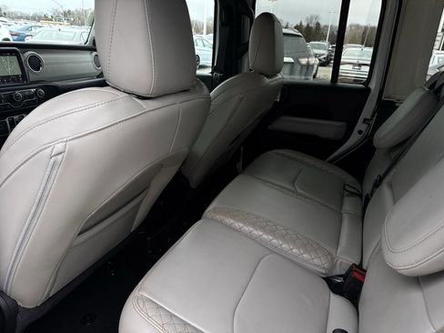 Used 2022 Jeep Wrangler Unlimited Sahara image 21