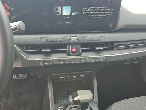 Used 2025 Kia K4 LXS image 7