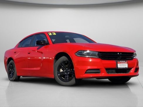 Used 2023 Dodge Charger SXT image 2
