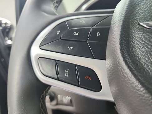 Used 2025 Chrysler Pacifica Select FWD image 26