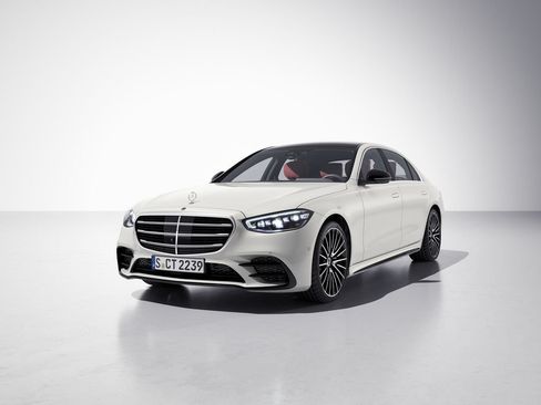 Used 2023 Mercedes-Benz S 500 4MATIC image 2