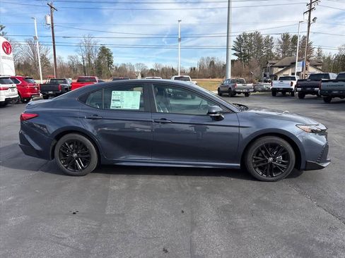 New 2026 Toyota Camry SE image 2