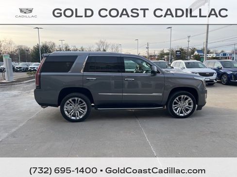 Used 2020 Cadillac Escalade Luxury w/ LPO, Radiant Package image 4