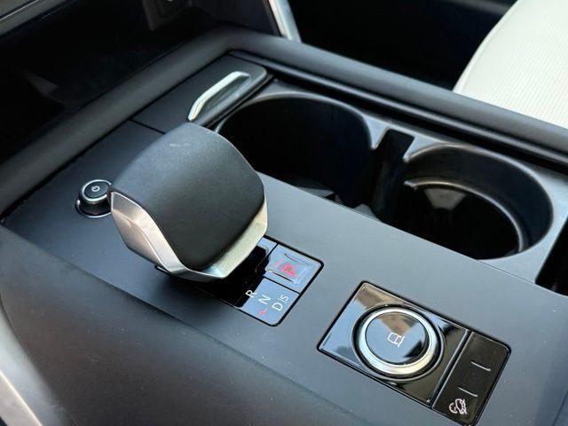 Used 2025 Land Rover Discovery S AWD/4WD image 11