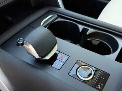 Used 2025 Land Rover Discovery S AWD/4WD image 11