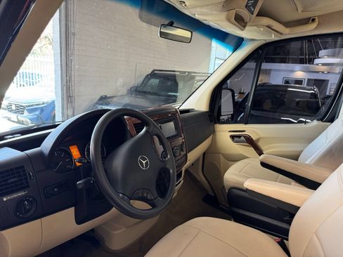 Used 2013 Mercedes-Benz Sprinter 2500 image 7