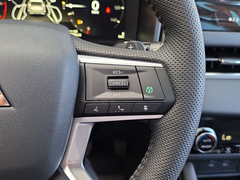 New 2026 Mitsubishi Outlander SE FWD image 16