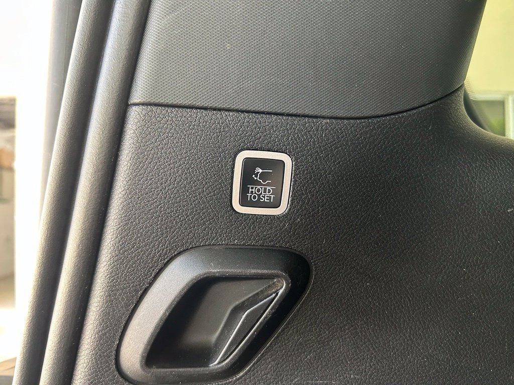 Used 2025 Jeep Wagoneer Series II AWD/4WD image 36