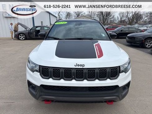 Used 2024 Jeep Compass Trailhawk AWD/4WD image 2