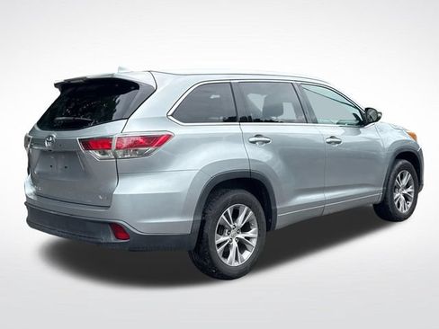 Used 2015 Toyota Highlander XLE FWD image 6