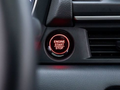 Used 2023 Honda Pilot Touring image 23