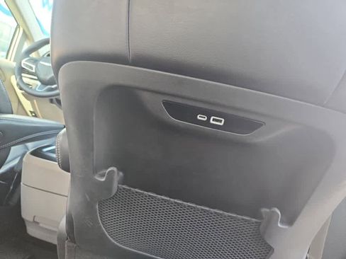 Used 2024 Chrysler Pacifica Touring-L image 50