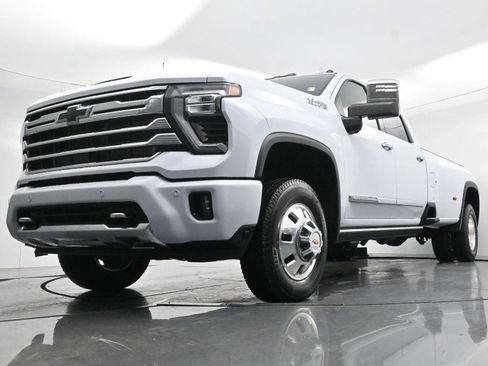 Used 2026 Chevrolet Silverado 3500 High Country w/ High Country Premium Package AWD/4WD image 49