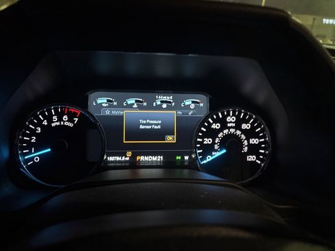 Used 2015 Ford F150 Platinum w/ Equipment Group 701A Luxury image 9