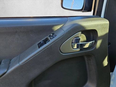 Used 2021 Nissan Frontier SV image 9