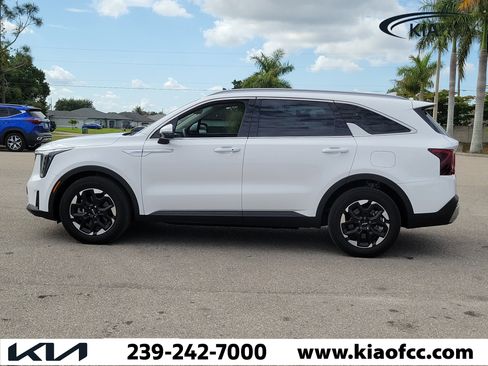 Used 2025 Kia Sorento S w/ Panoramic Sunroof Package FWD image 6