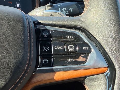 Used 2023 Jeep Grand Cherokee Summit image 17