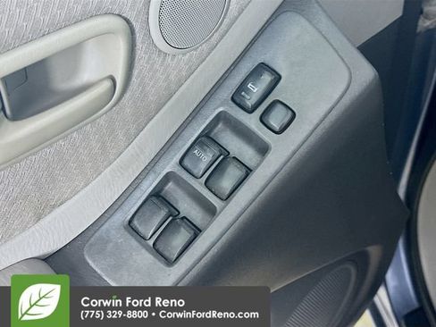 Used 2005 Toyota Highlander 4WD V6 w/ 3rd Row image 16