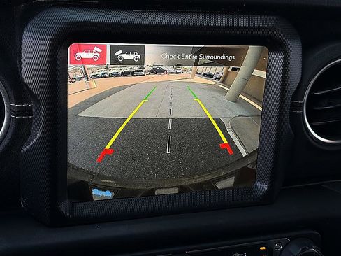 Used 2022 Jeep Wrangler Unlimited Sahara w/ Cold Weather Group image 14