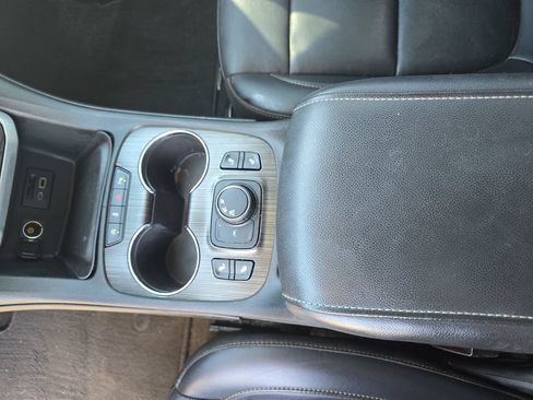 Used 2021 GMC Acadia SLT w/ Elevation Edition FWD image 26