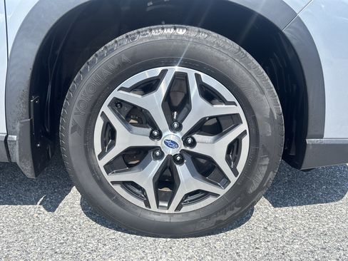 Used 2020 Subaru Forester Premium AWD/4WD image 24