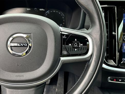Used 2020 Volvo S60 T6 Momentum image 16