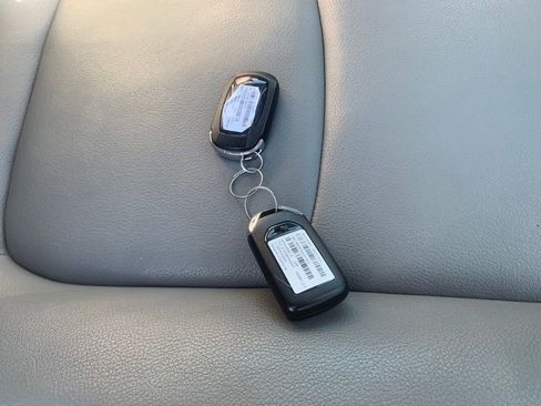 Used 2023 Toyota Sienna XLE image 35