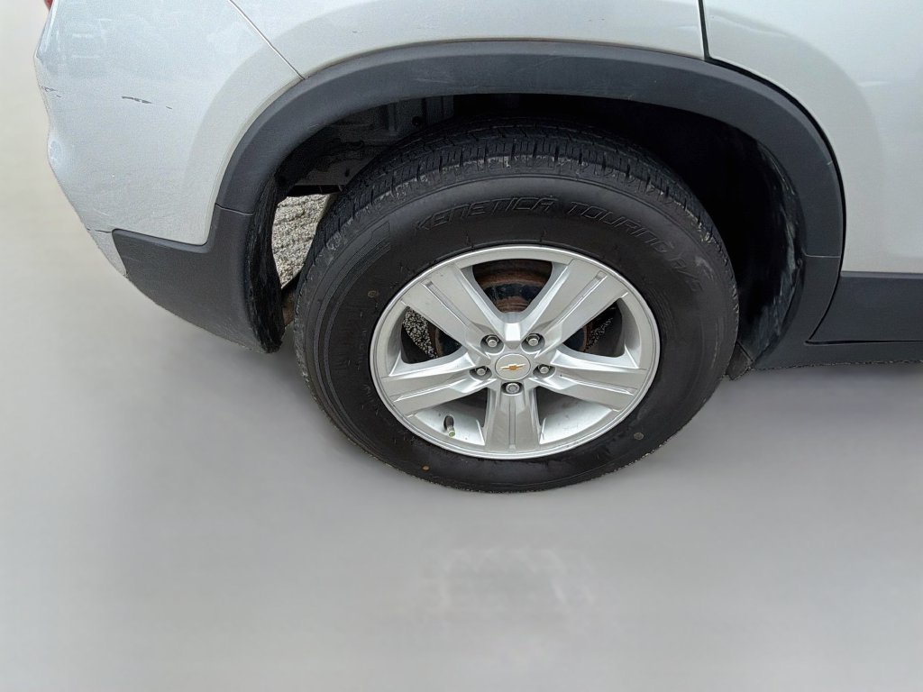 Used 2022 Chevrolet Trax LT w/ LT Convenience Package FWD image 9