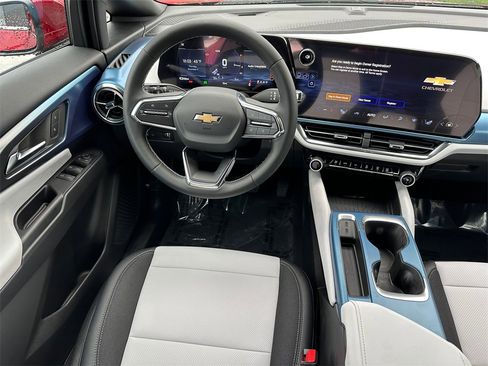 New 2026 Chevrolet Equinox EV LT image 17