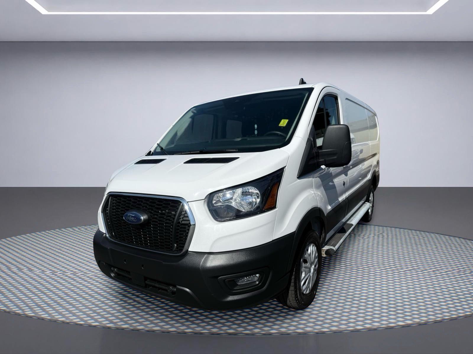 Used 2025 Ford Transit 250 Low Roof w/ Exterior Upgrade Package RWD image 2