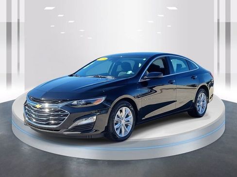 Used 2025 Chevrolet Malibu LT image 3