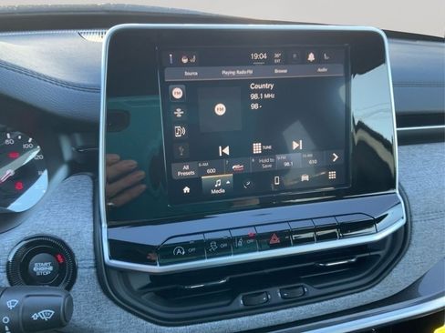 New 2026 Jeep Compass Latitude image 25