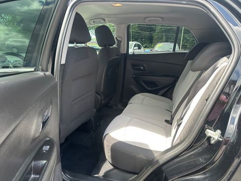 Used 2020 Chevrolet Trax LT FWD image 12