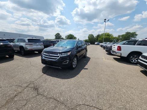 Used 2015 Ford Edge Titanium w/ Equipment Group 301A AWD/4WD image 2