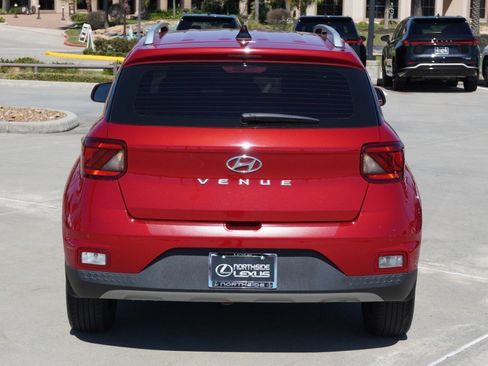 Used 2022 Hyundai Venue SEL image 5
