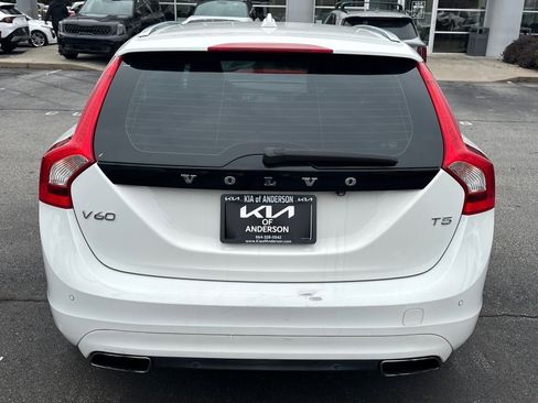 Used 2015 Volvo V60 T5 Premier image 4