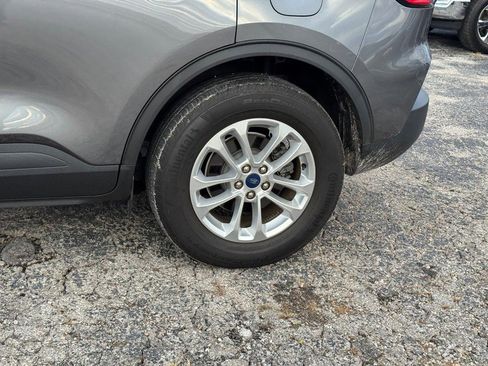 Used 2022 Ford Escape SE image 11