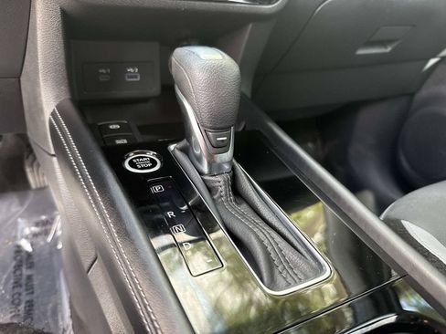 Used 2023 Nissan Kicks SR w/ SR Premium Package FWD image 30