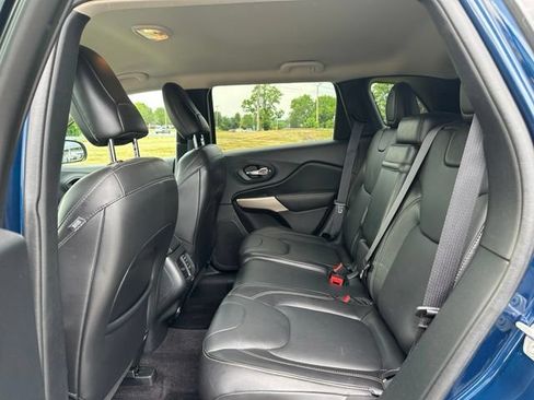 Used 2018 Jeep Cherokee Limited AWD/4WD image 19
