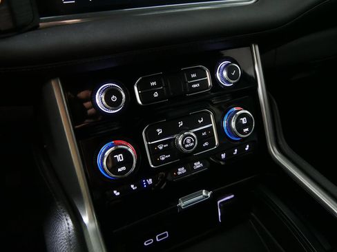 Used 2023 GMC Yukon Denali AWD/4WD image 30