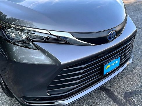 Used 2024 Toyota Sienna LE w/ LE Plus Package AWD/4WD image 31